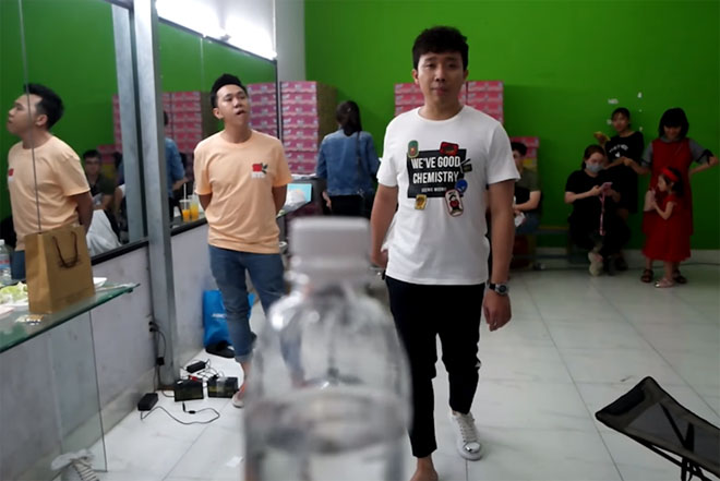 Bắt chước Chân Tử Đan xoay người đá nắp chai, Trấn Thành nhận cái kết đắng - 4