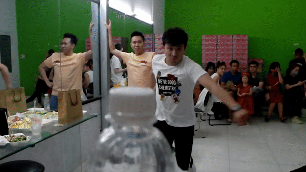 Bắt chước Chân Tử Đan xoay người đá nắp chai, Trấn Thành nhận cái kết đắng - 5