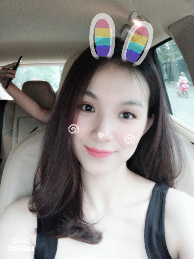 Dù giành ngôi vị hoa hậu nhưng sự nghiệp diễn xuất của Thùy Lâm lại không có nhiều dấu ấn ngoài vai Hoa - một cô gái khôn khéo trong tình trường với những chiêu trò moi tiền đại gia để nuôi gã chồng hờ nghiện ngập.