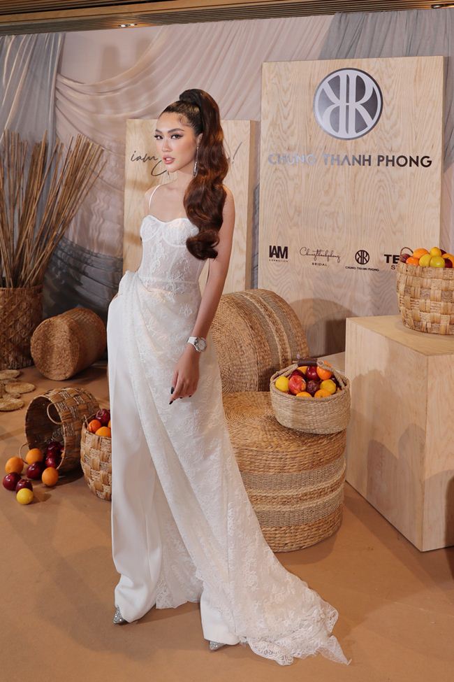 Helly Tống đẹp tựa thần tiên tỷ với tóc đen dài như suối mơ - 9