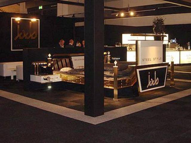 Thị trường - Tiêu dùng - "Ném ra" 15 tỷ, đại gia ngủ "khác người" giữa "đống vàng"