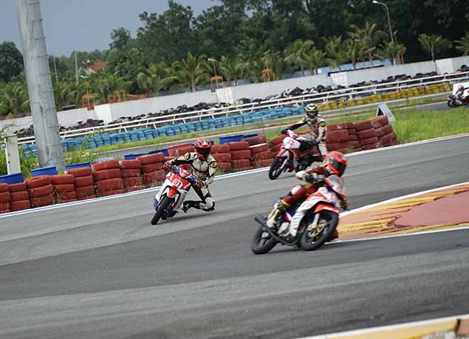 Vòng ba giải đua xe mô tô Việt Nam chính thức khởi tranh - 10