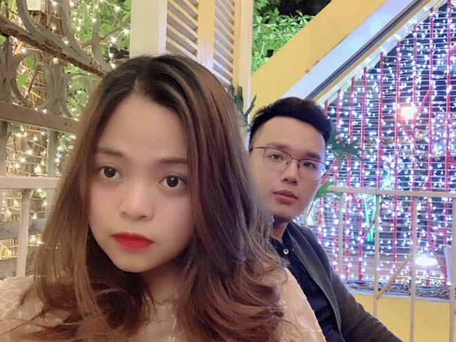 Cô gái đi mua điện thoại được khuyến mại ngay anh chồng “vàng mười” - 2