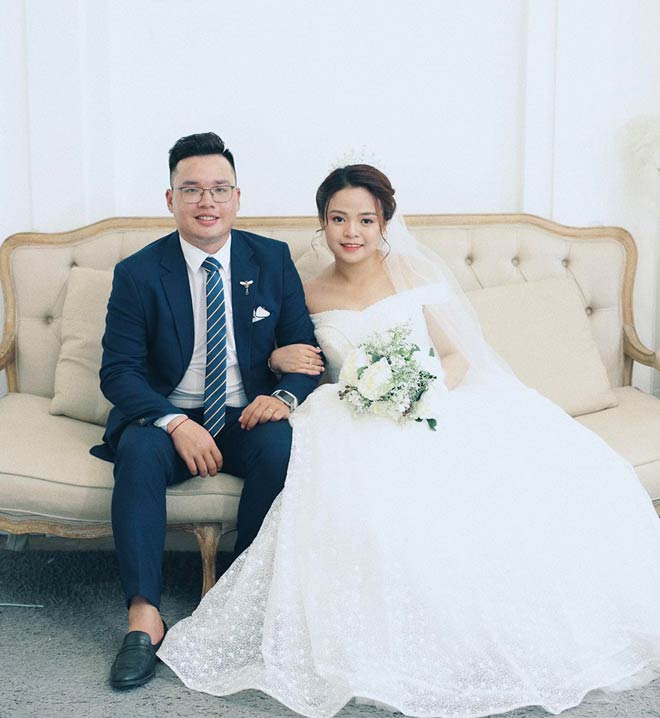 Cô gái đi mua điện thoại được khuyến mại ngay anh chồng “vàng mười” - 4