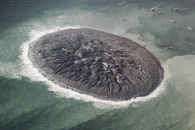 Hòn đảo ra đời cùng cái chết của hơn 800 người, 6 năm sau biến mất hoàn toàn - 1