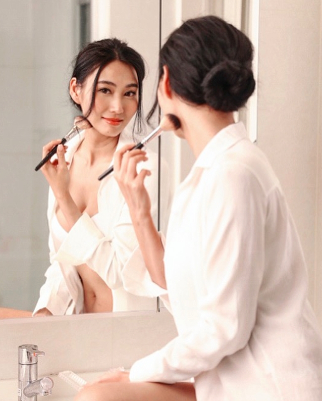 Khi được hỏi về việc Đỗ Vấn Trạch bị tố nợ cát-xê gần đây, Trang Đoan Nhi cho hay, cô không rõ việc của người khác. Đối với cô, đàn anh nổi tiếng làm ăn rất sòng phẳng. Cô thấy hạnh phúc khi được làm việc chung với một người nhiều kinh nghiệm như nam diễn viên họ Đỗ.