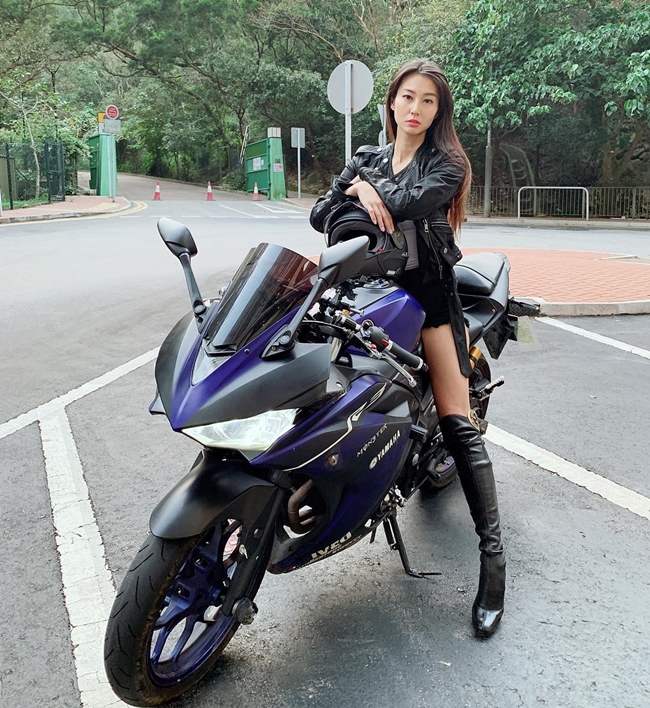 Trang Đoan Nhi cũng là người đẹp mê xe phân khối lớn. Cô thích thử cảm giác mạnh và mạo hiểm.