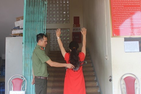 Kiểm tra an ninh thầy cô chấm thi: Thất bại của 1 nền giáo dục thiếu niềm tin - 1