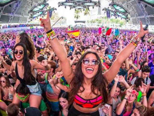 Bạn trẻ - Cuộc sống - Hẹn hò với tỷ phú, gái trẻ nhận được thù lao 150 triệu đồng