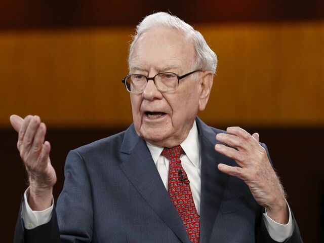 Tỷ phú Warren Buffett bật mí cách đơn giản giúp tăng gấp đôi tiền lương