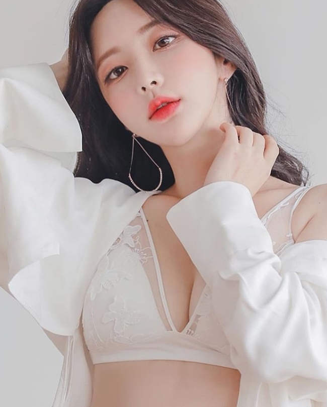 Có thể nói, Yu Gyeong là mẫu nội y hiếm hoi xứ kim chi nhận được sự ủng hộ nhiệt tình của cả hai phái.