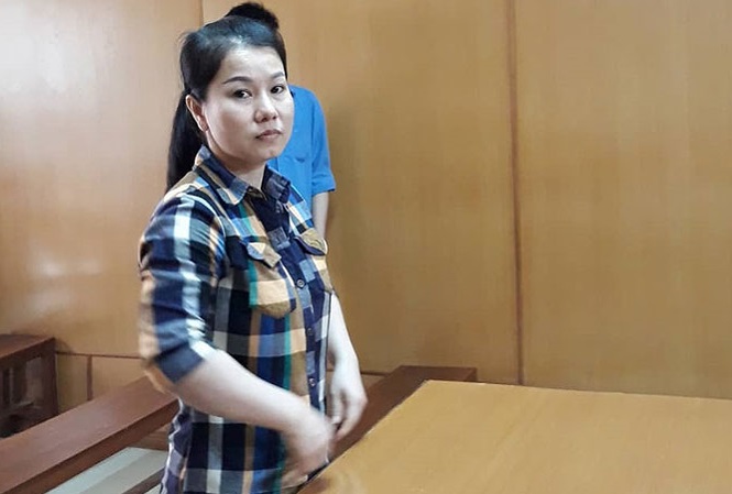 Bị cáo Nguyễn Thị Tú Uyên khai trước tòa lý do cướp là để trả thù.