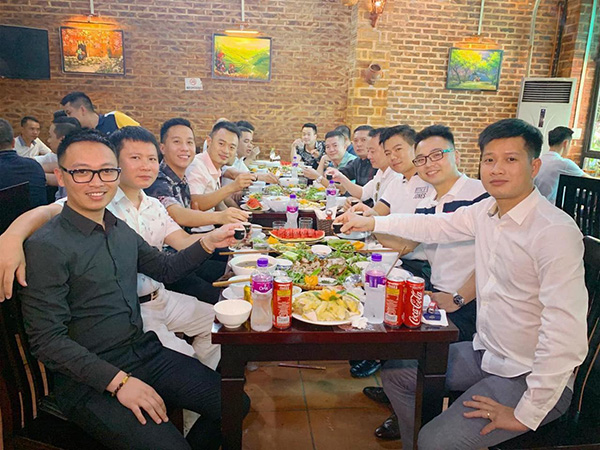 Khách hàng đông đúc mỗi ngày khi đến thưởng thức tại Mộc Quán.