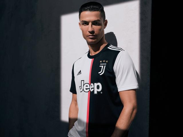 Tròn 1 năm Ronaldo khiến thế giới choáng váng: Siêu sao chờ kỳ tích với Juventus