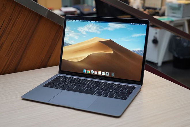 MacBook Air có giá khởi điểm từ 1.099 USD.