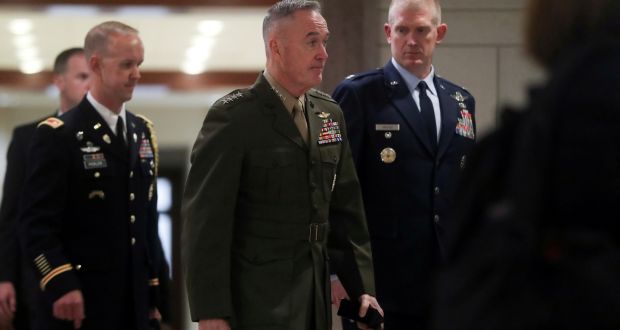 Tướng Joseph Dunford&nbsp;(người đứng giữa)&nbsp;cho biết Mỹ muốn thành lập liên minh quân sự đối phó với Iran trên biển&nbsp;(Ảnh: GETTY)