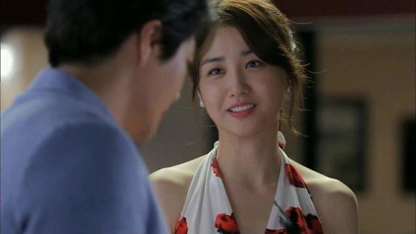 Gặp lại sau 3 năm bị &#34;đá&#34;, tôi bần thần nhìn thấy người em ôm hôn - 1