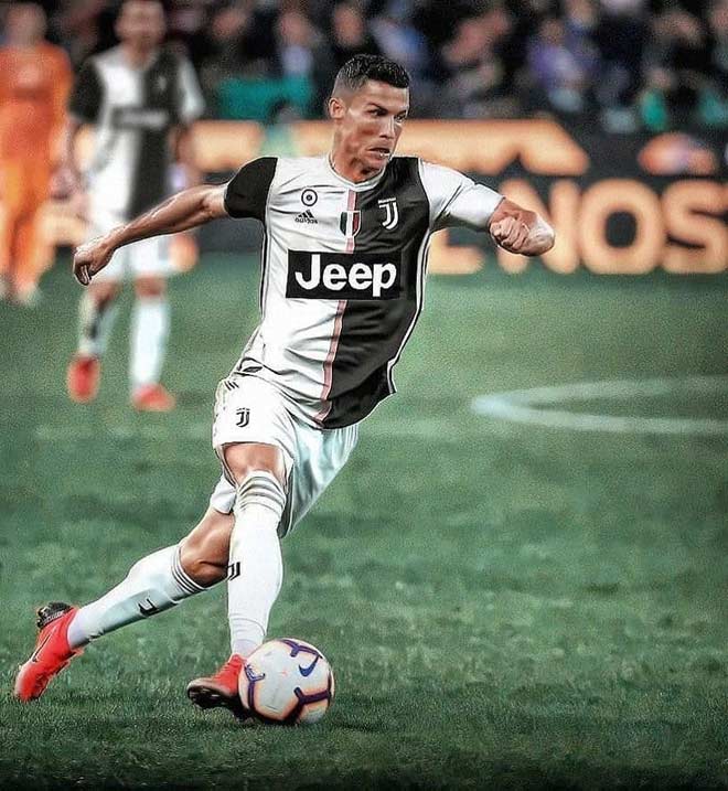 Ronaldo kỷ niệm 1 năm ngày anh khoác áo Juventus