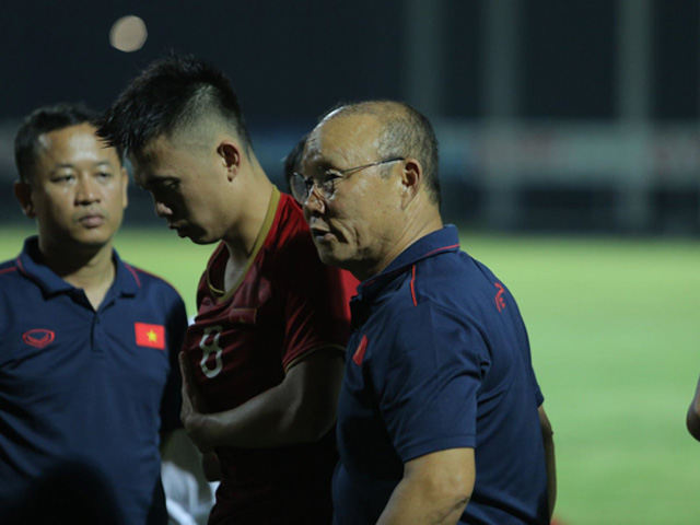 Bóng đá - U23 Việt Nam: "Đàn em" Công Phượng chấn thương, thầy Park không vui