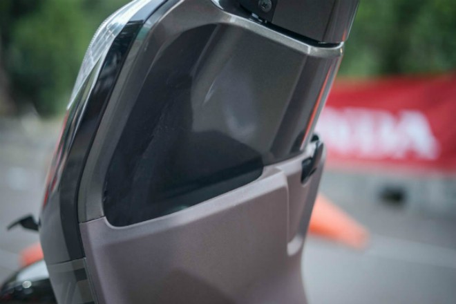 Móc treo đồ trước.