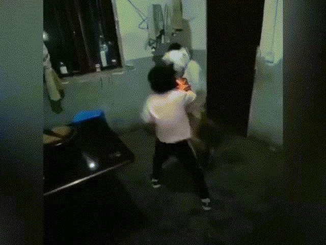 Media - Bé gái 8 tuổi với kỹ năng boxing "thần sầu" gây sốt mạng xã hội