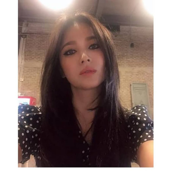 Phong cách trang điểm lạ lẫm của Song Hye Kyo trước ngày diễn ra lùm xùm ly hôn.