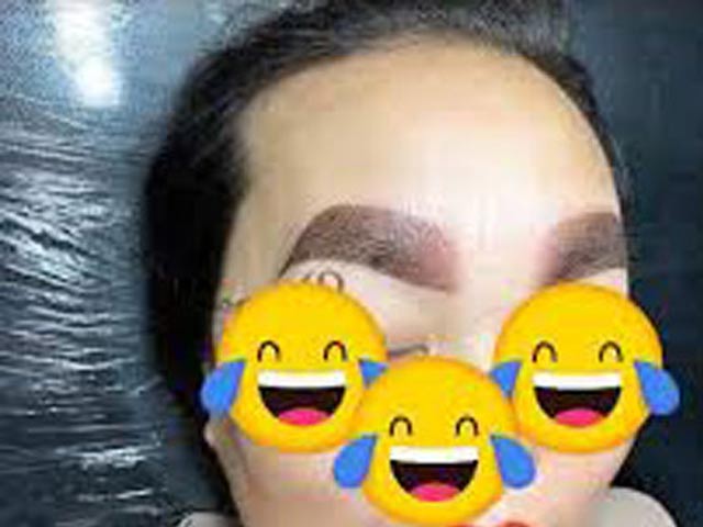 Làm đẹp - "Tai nạn" lông mày sâu róm rộng 1cm cười ra nước mắt của chị em Việt