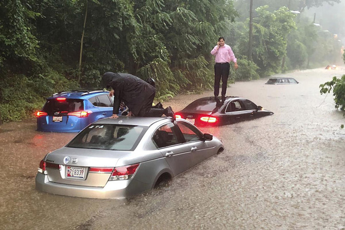 Mưa lớn gây ngập lụt nghiêm trọng ở Washington, Mỹ.