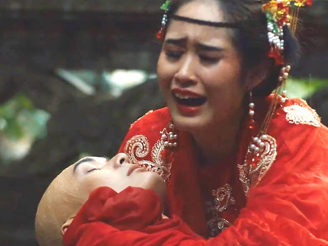 Hình ảnh trong MV "Tránh duyên"