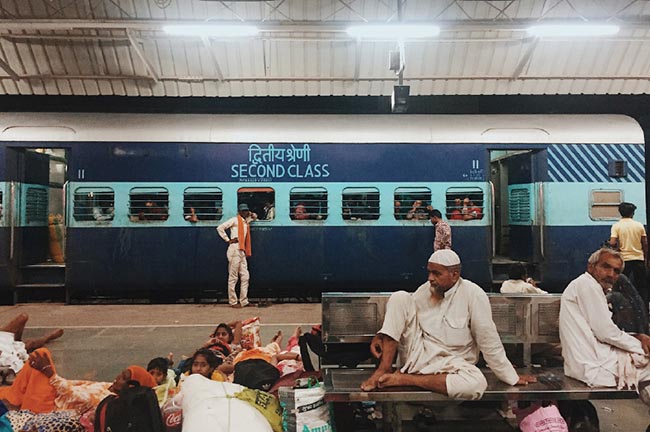 Choáng váng cảnh tượng ở ga xe lửa New Delhi - 3