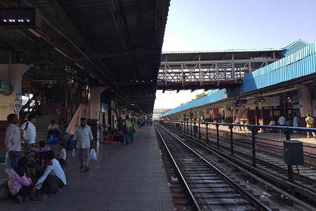 Choáng váng cảnh tượng ở ga xe lửa New Delhi - 6