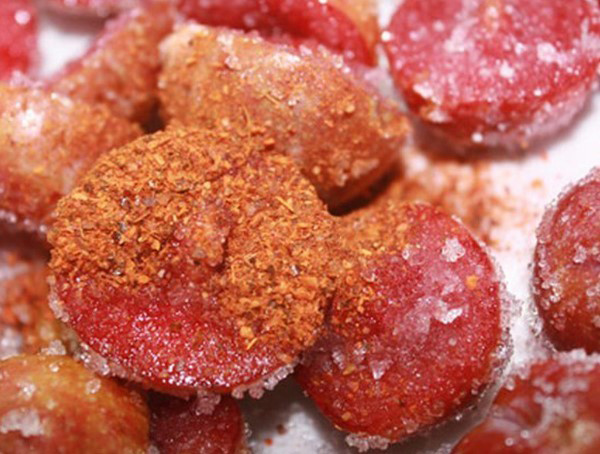 Món mận dầm muối ớt chua chua cay cay rất thơm ngon