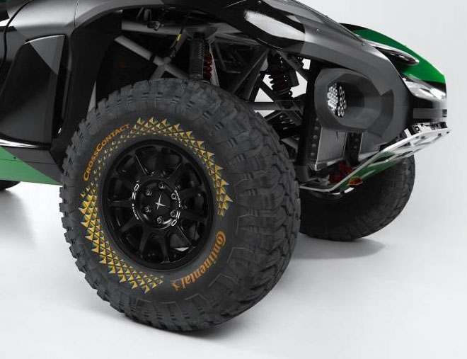 Để thích nghi và vận hành được trên những cung đường có độ khó cao, hãng Spark đã trang bị cho chiếc xe điện này bộ mâm và lốp cỡ lớn chuyên dụng.&nbsp;