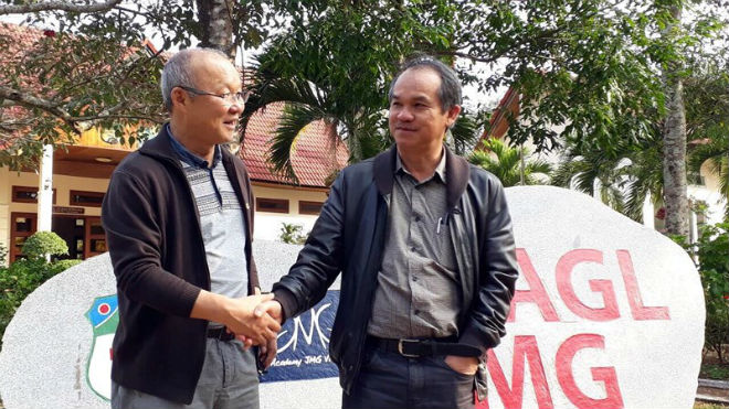 Sau khi bầu Đức ngưng trả lương cho thầy Park, VFF phải tự lo. Ảnh: CCT. 