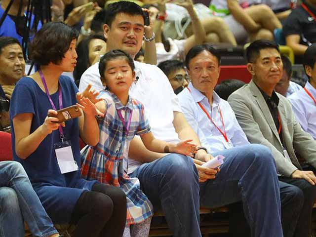 Thể thao - Con gái "khổng lồ" Yao Ming 9 tuổi cao 1m6: Sẽ là nữ cầu thủ cao nhất thế giới?