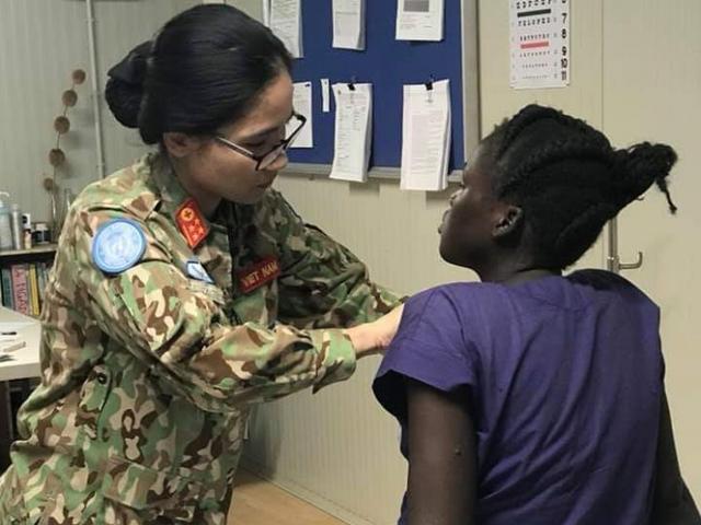 Tin tức trong ngày - Cứu sống vợ con Thống đốc ở Nam Sudan, bác sĩ Việt được tặng... bò