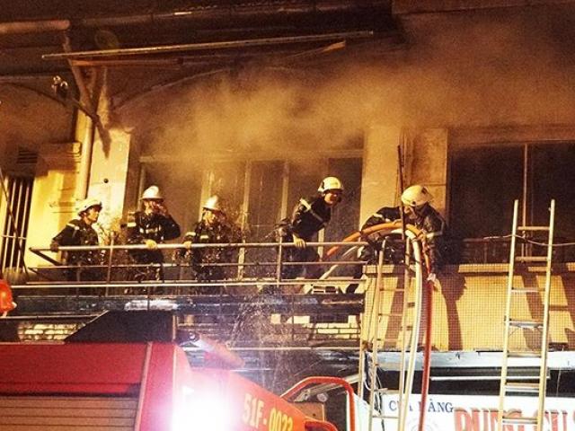 Tin tức trong ngày - Xe chữa cháy vừa rời đi thì đám cháy ở quận 5 bùng phát lại