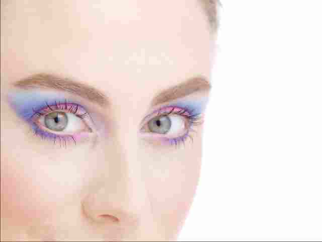 Làm đẹp - Nhìn lại 100 năm tiến hóa của... phấn mắt