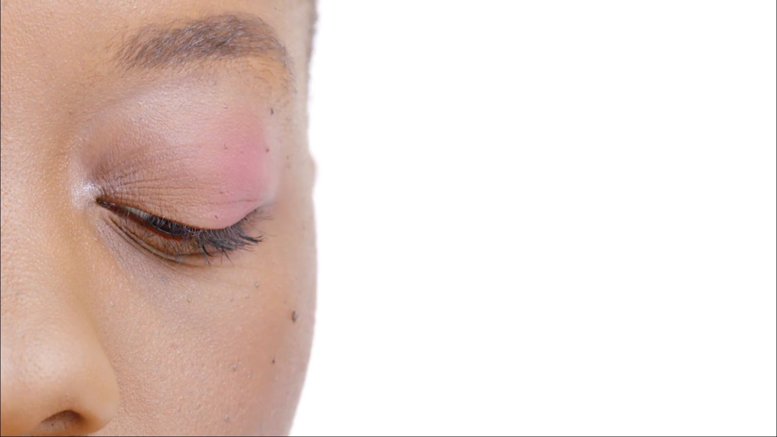 Kiểu trang điểm phấn mắt những năm 40.