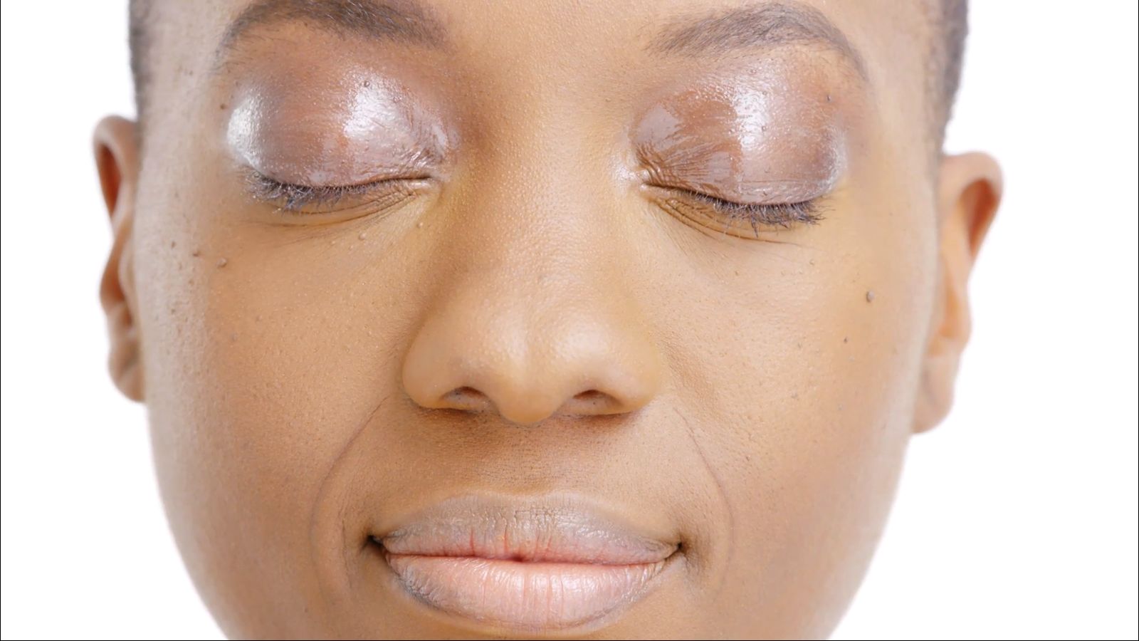 Kiểu đánh mắt bóng đang dẫn đầu xu hướng.