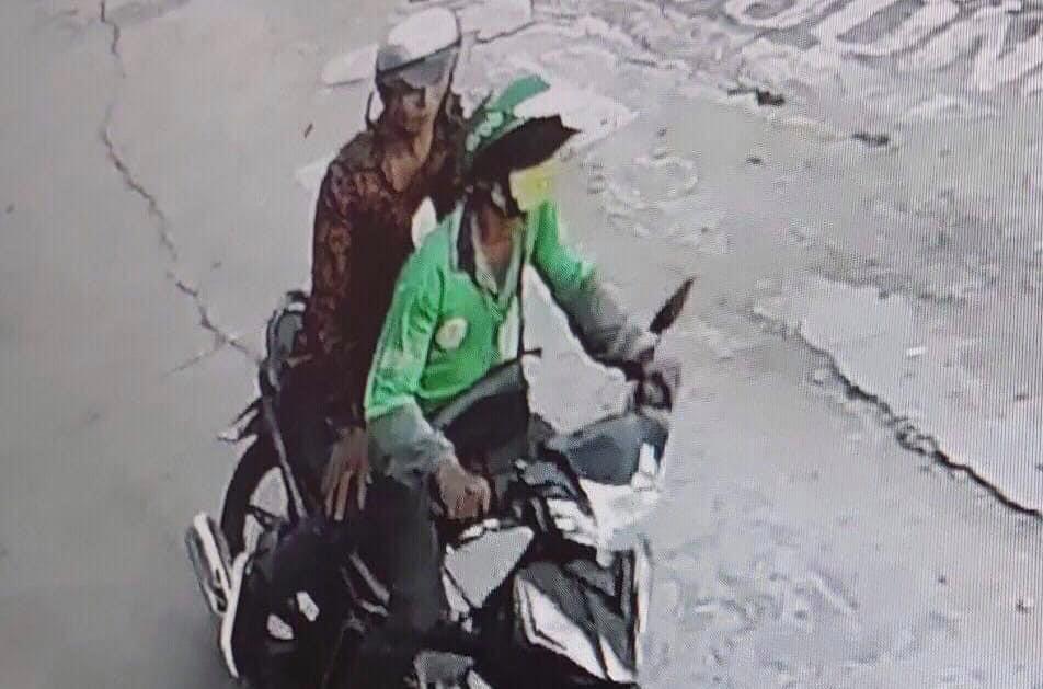Hình ảnh ông Mỹ chở thanh niên được camera an ninh ghi lại