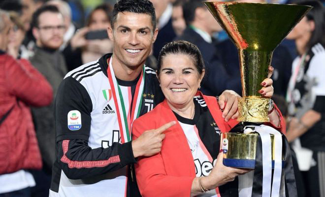 Bà Dolores Aveiro - Mẹ Ronaldo từng phải ký giấy cho con mình mạo hiểm mổ tim