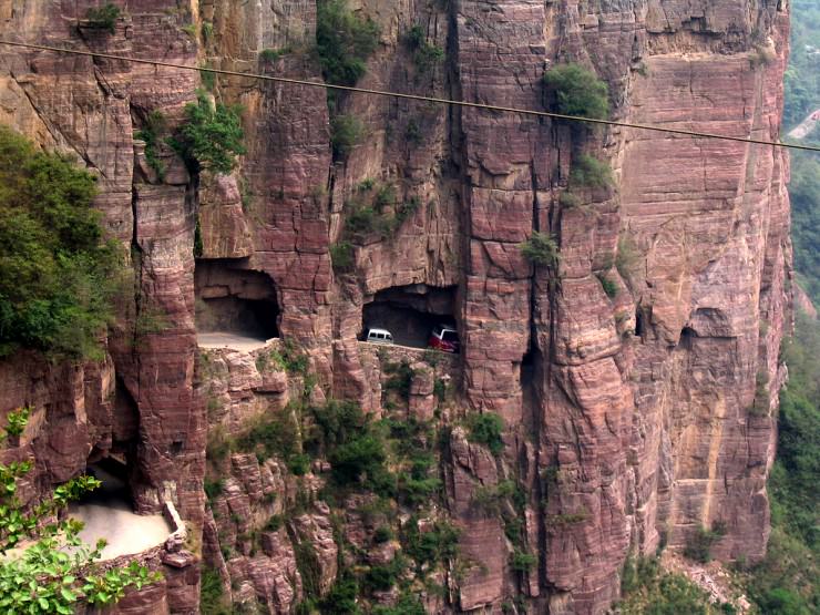 Đường hầm cheo leo ngoằn nghoèo nhất Trung Quốc - 7