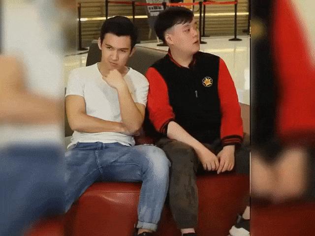 Video Clip Cười - Nỗi khổ chỉ có những người đeo kính cận mới thấu hiểu