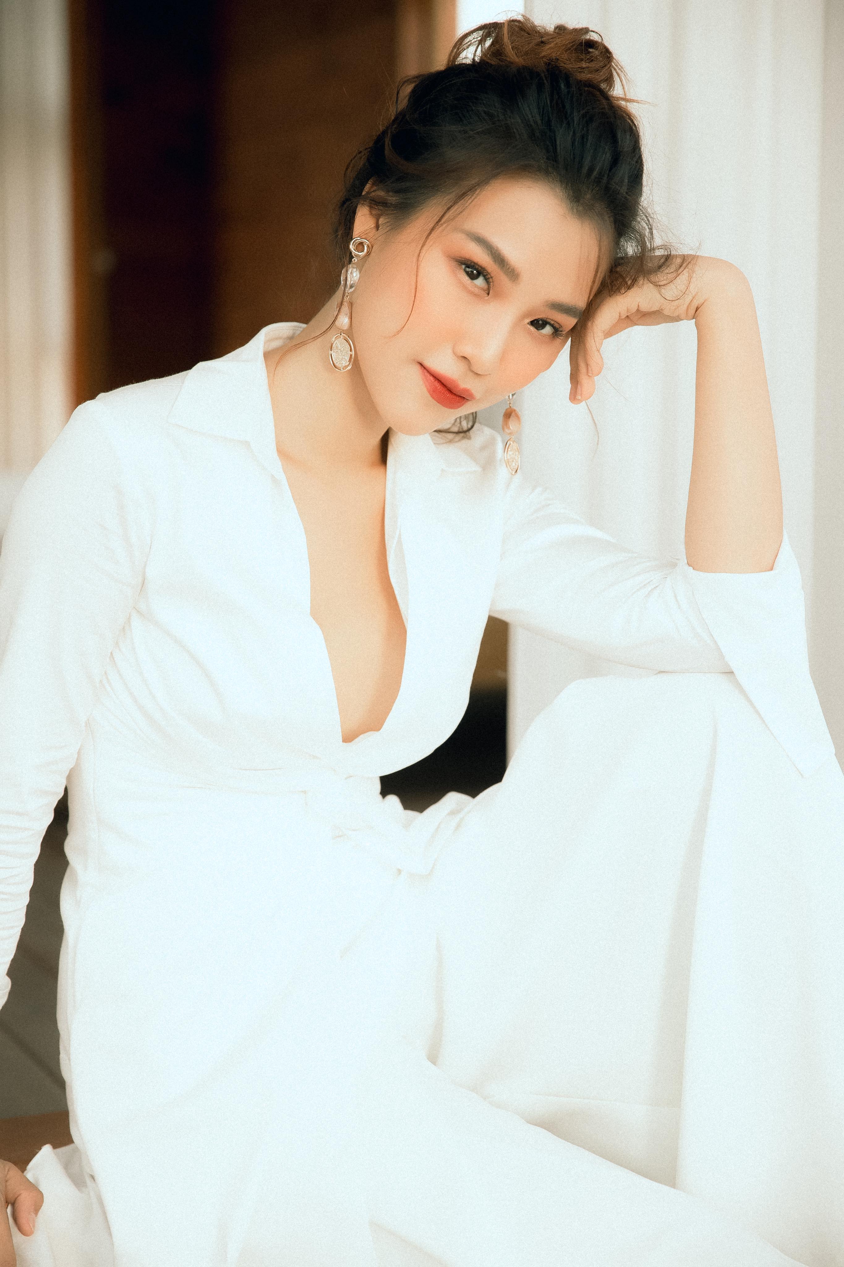 Hoàng Oanh thường xuyên truyền cảm hứng cho giới trẻ