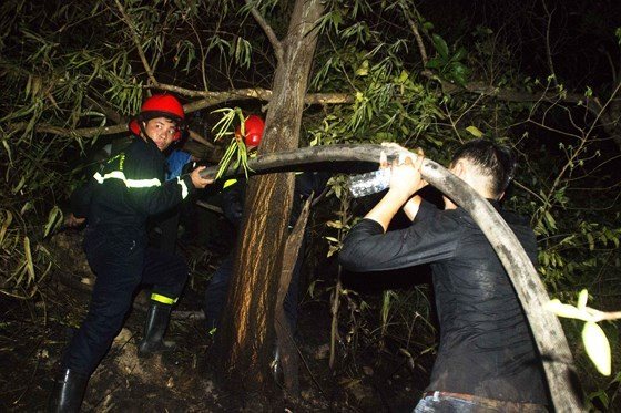 Công tác chữa cháy được tiến hành khẩn trương