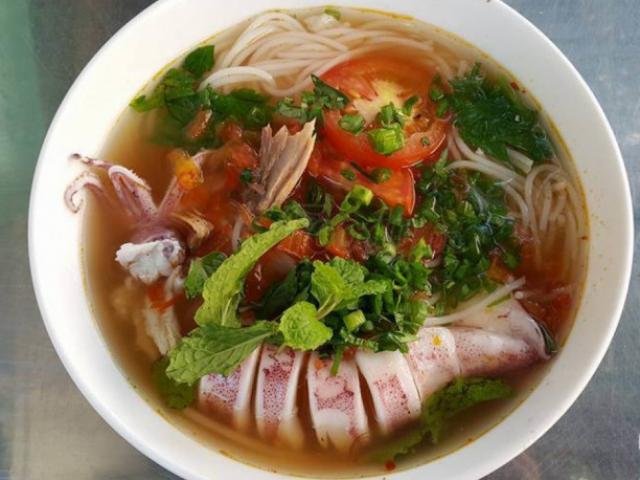 Ẩm thực - Bún mực lạ miệng ở vùng đất "hoa vàng, cỏ xanh"
