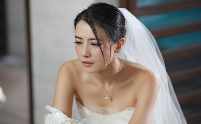 Sốc khi nhìn thấy phòng tân hôn như ổ chuột, cô dâu muốn "bế bụng" chạy - 1