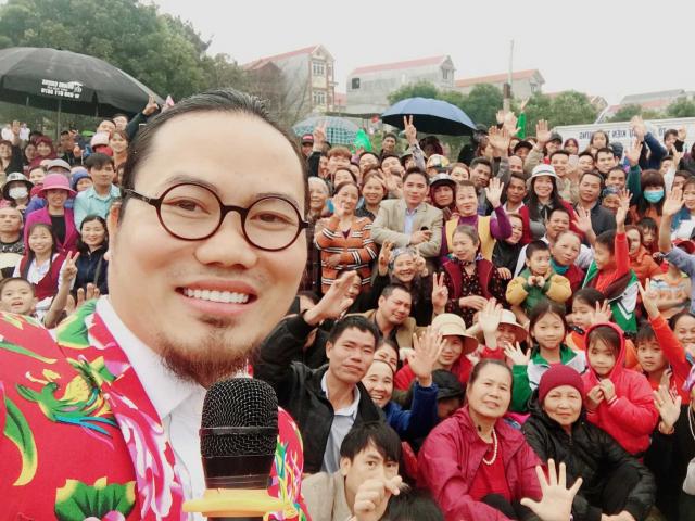 Talk với Sao - Danh hài có biệt phủ 10 tỷ: "Tôi nhận cát xê 5 cái oản xôi và 3 quả chuối"