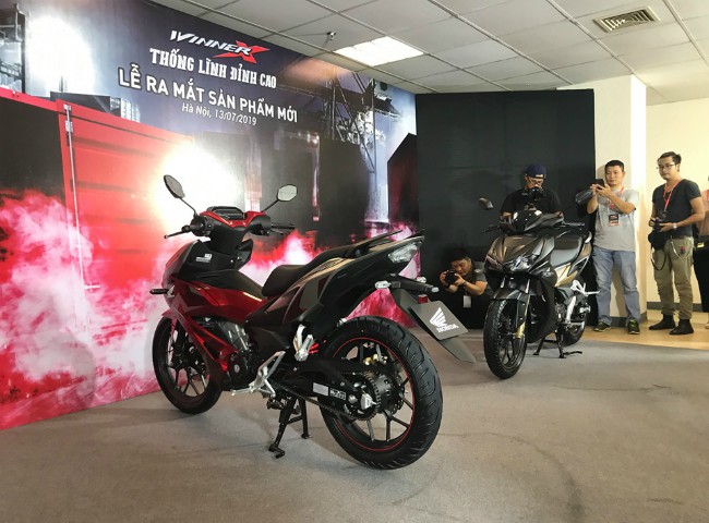 Xe côn tay mới Honda Winner X được chờ đợi bấy lâu cuối cùng đã chính thức được ra mắt vào tối 13/7/2019 tại Hà Nội.